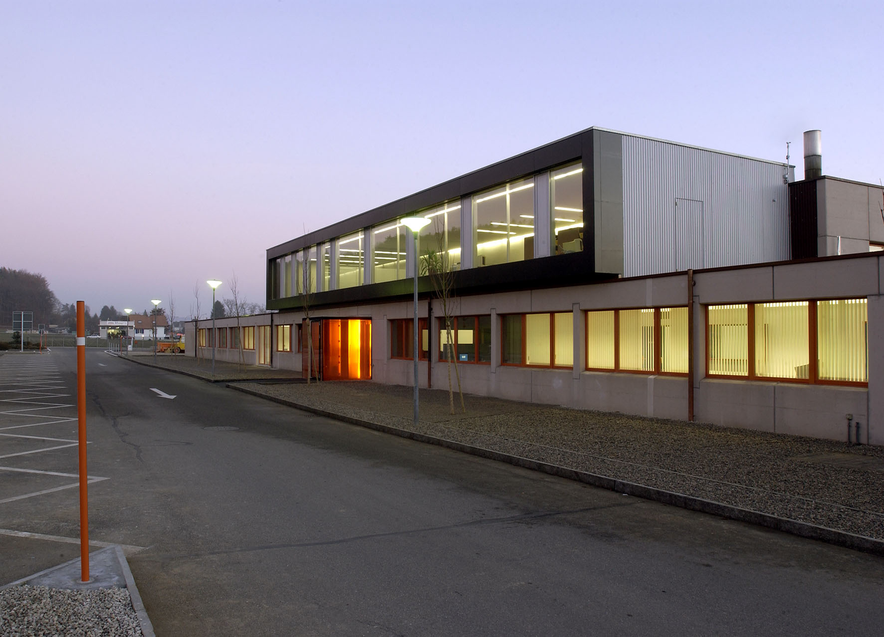 : Erweiterung und Sanierung Verkehrsprüfzentrum, Orpund, bauzeit architekten