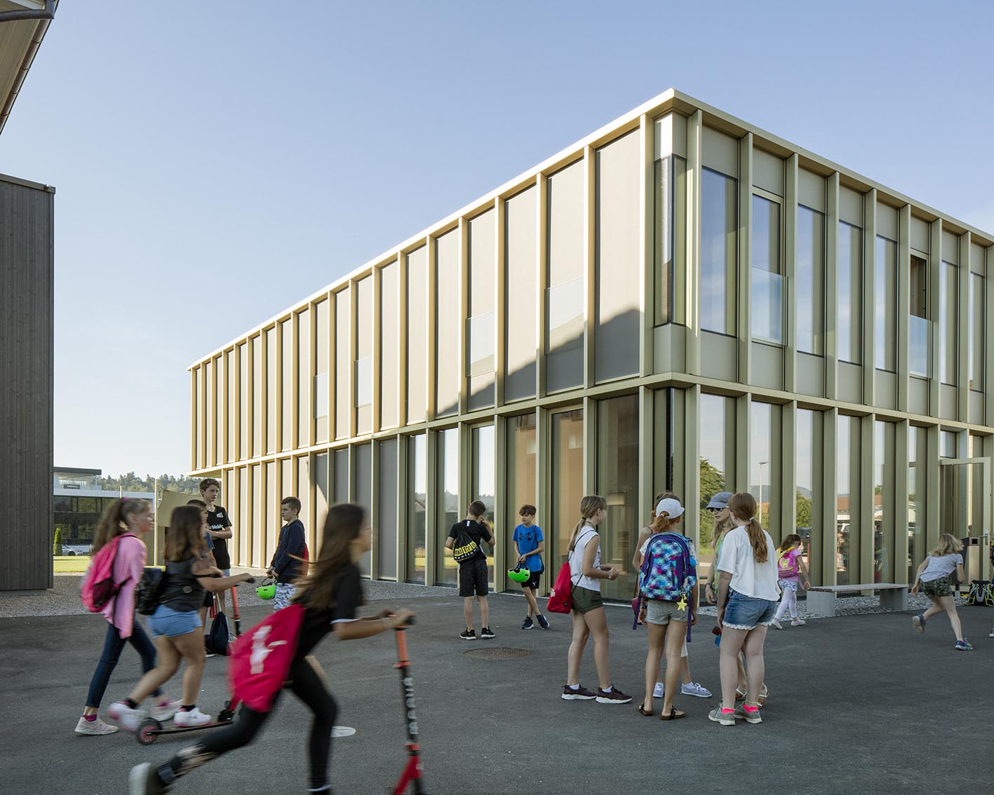 : Nouvelle construction et transformation de l'école, Sutz-Lattrigen, bauzeit architekten