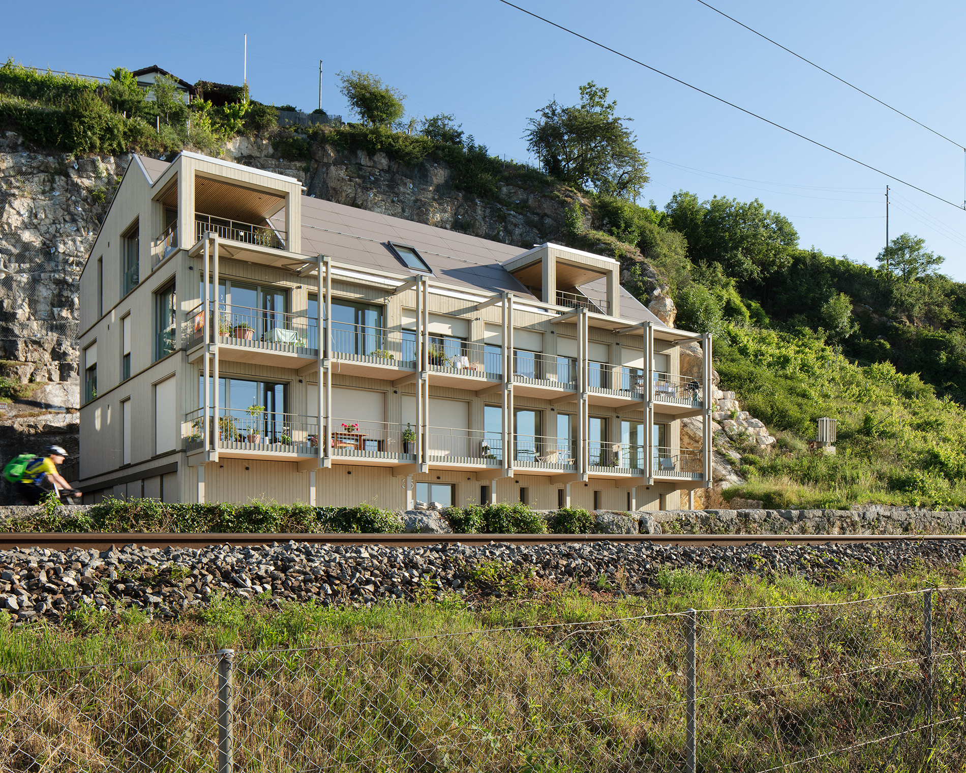 : Holzhaus am Bielersee: Holzhütte, Ligerz, bauzeit architekten