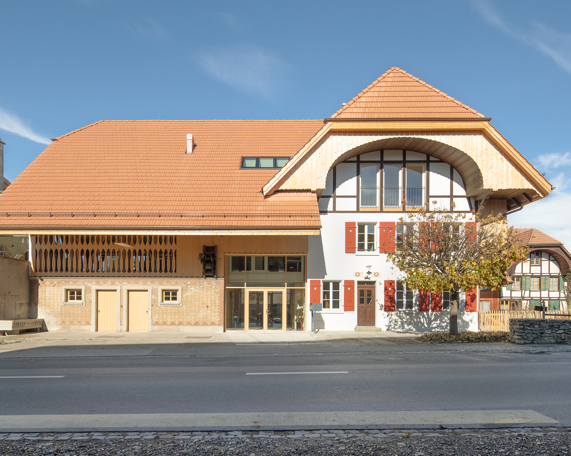 : Reconversion d'une ancienne ferme pour la Paroisse, Siselen, bauzeit architekten